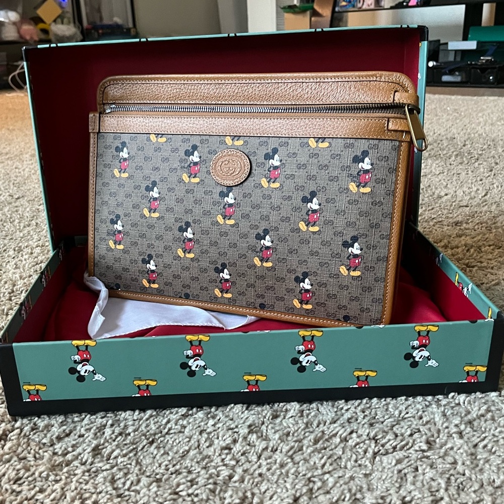 Gucci x Disney Mickey Mouse Canvas Zip Around Portfolio NWT - Picture 2 of 15